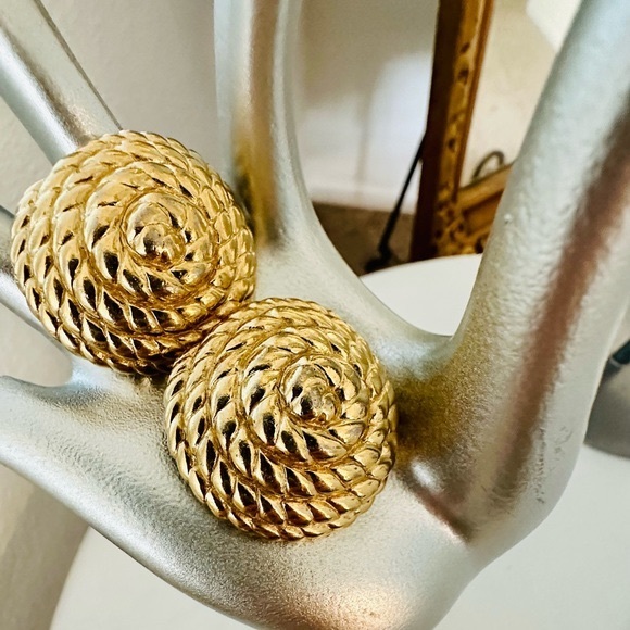 Vintage CINER Coiled Rope Earrings - Picture 16 of 16
